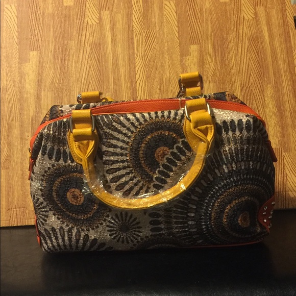 Handbag - Picture 2 of 5